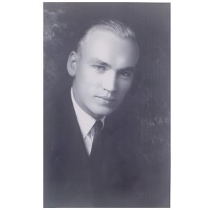 Dr Beckman College Age Portrait.jpg