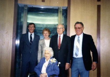 Mabel Arnold O Arnold S Arnie Pat family portrait.jpg